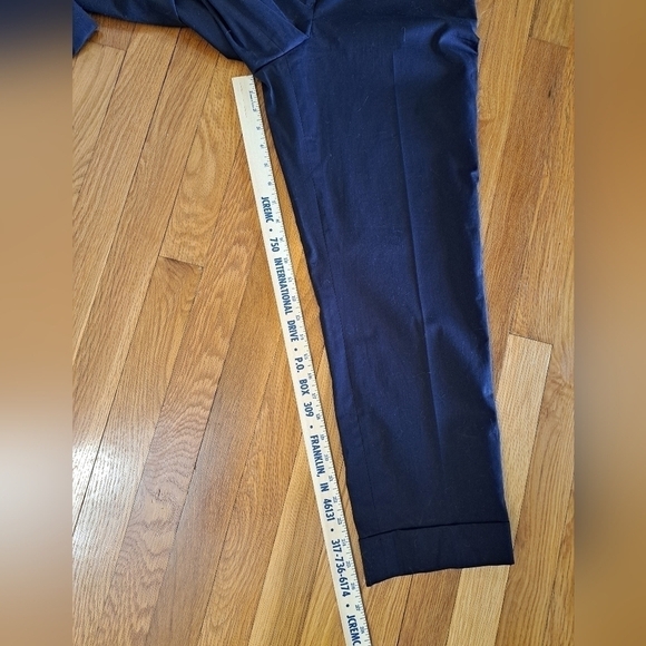 Ann Taylor Signature Women's Size 6 Black Cropped Leg Black Pleated NEW Pants - Picture 9 of 11